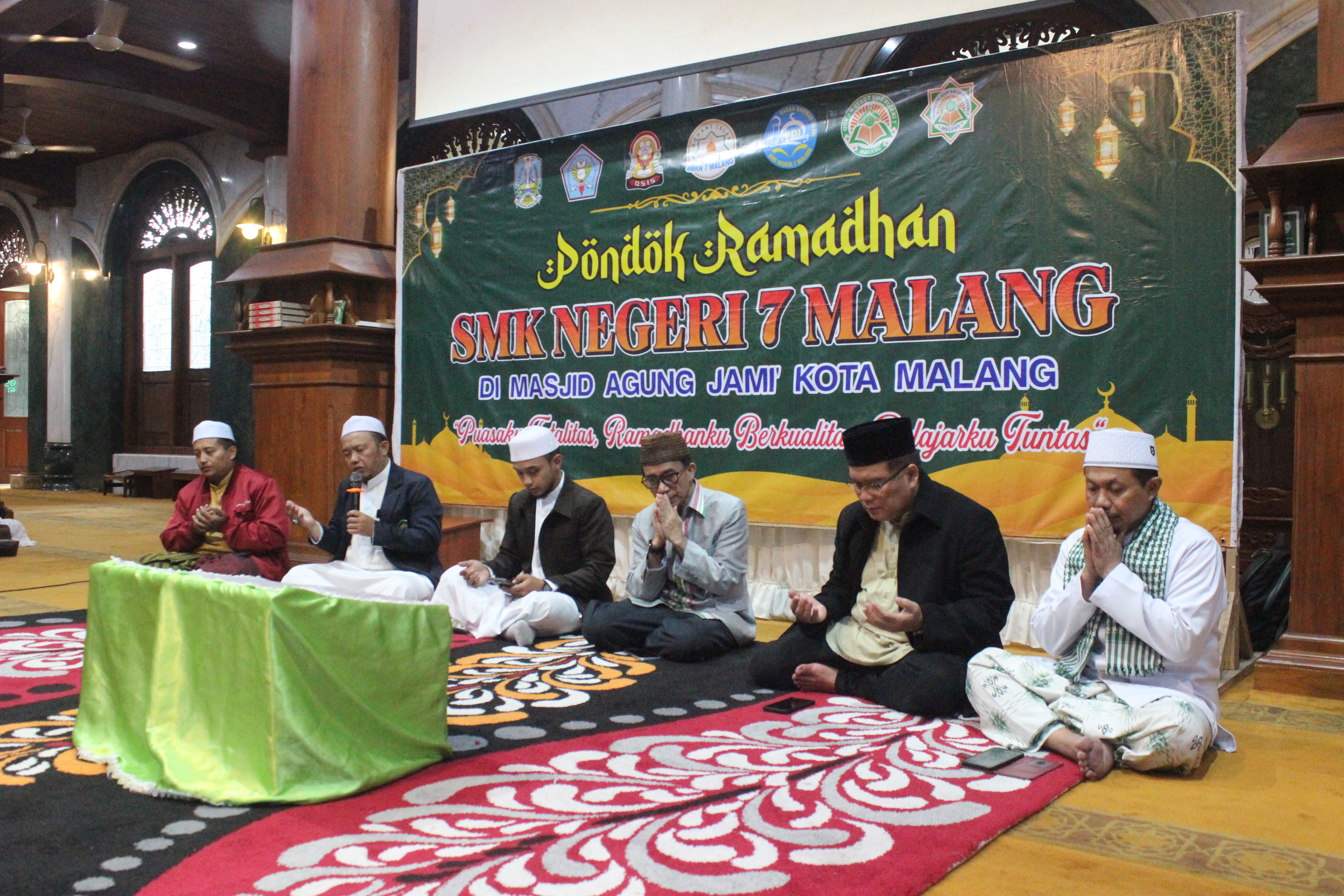 Jadikan bulan ini sebagai ruang untuk berakhlak, merajut kedamaian, memperkuat toleransi, dan merayakan ketaatan dengan penuh suka cita.